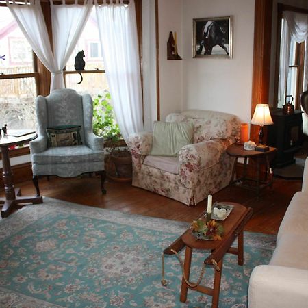 Rose Arbour Bed & Breakfast 체스터 외부 사진